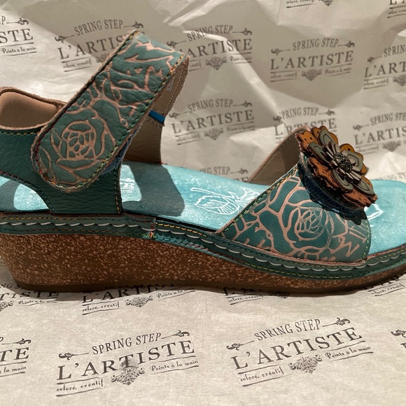 New L'Artiste by Spring Step Leather Wedge Sandals Cuteness Teal Embossed NIB - Picture 9 of 14